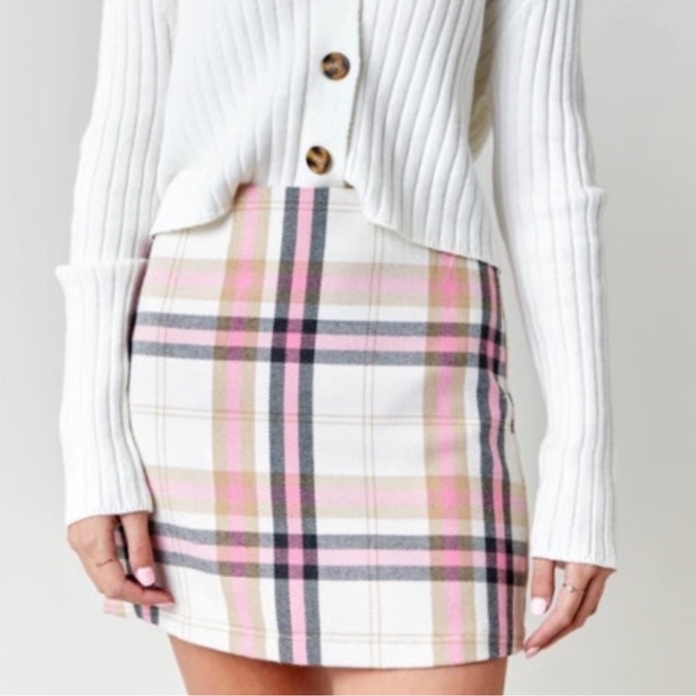 ✨ NWT Francesca’s Plaid Skirt